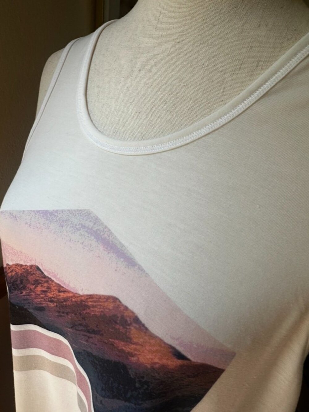 All In Motion Women's Tank, Like New, White with Mountain Graphic, Size M. - Picture 6 of 8